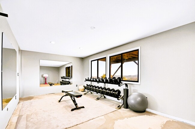 Building Photo - 1244 Hyland Dr