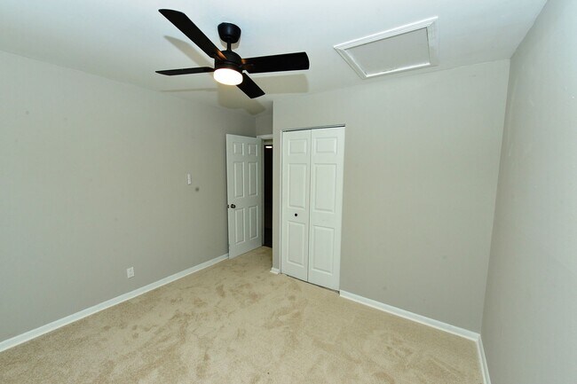 Building Photo - Renovated Ranch!