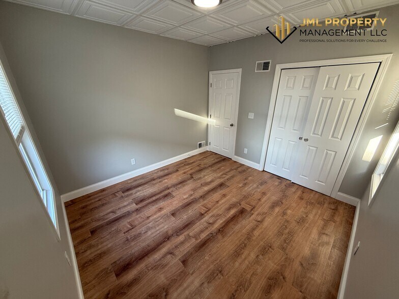 Building Photo - 47 Bogle St