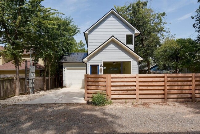 Building Photo - 1503 Newton St