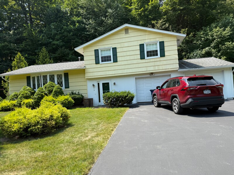 Building Photo - 512 Oakridge Dr