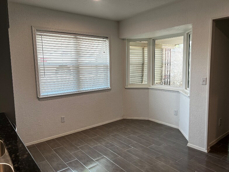 Building Photo - 10434 Seawood Dr