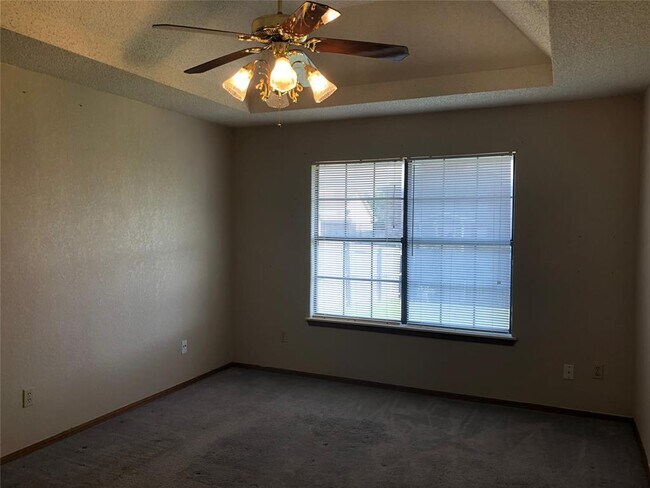 Building Photo - 529 Fire Light Dr