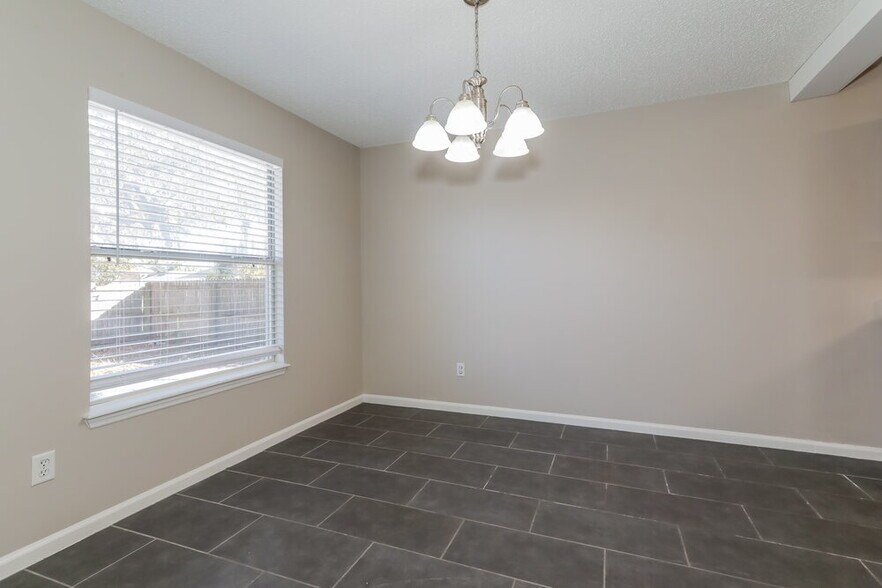 Building Photo - 3266 Sexton Dr