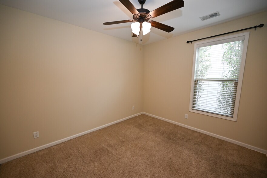 Building Photo - 2050 Covey Dr