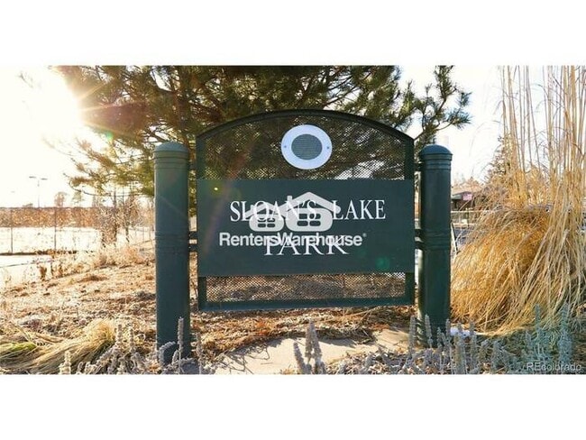 Building Photo - Beautiful 2 bed 2.5 bath Townhome Availabl...