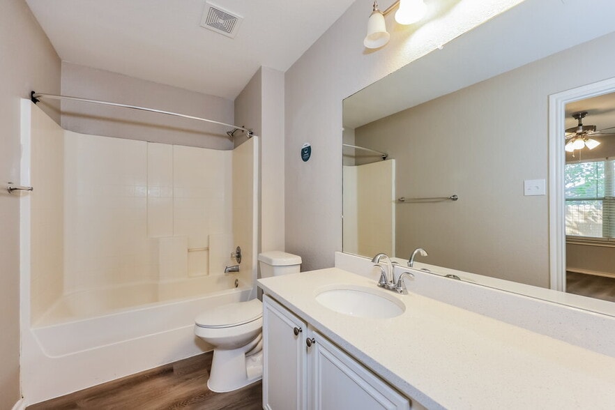 Building Photo - 3037 San Martin Dr