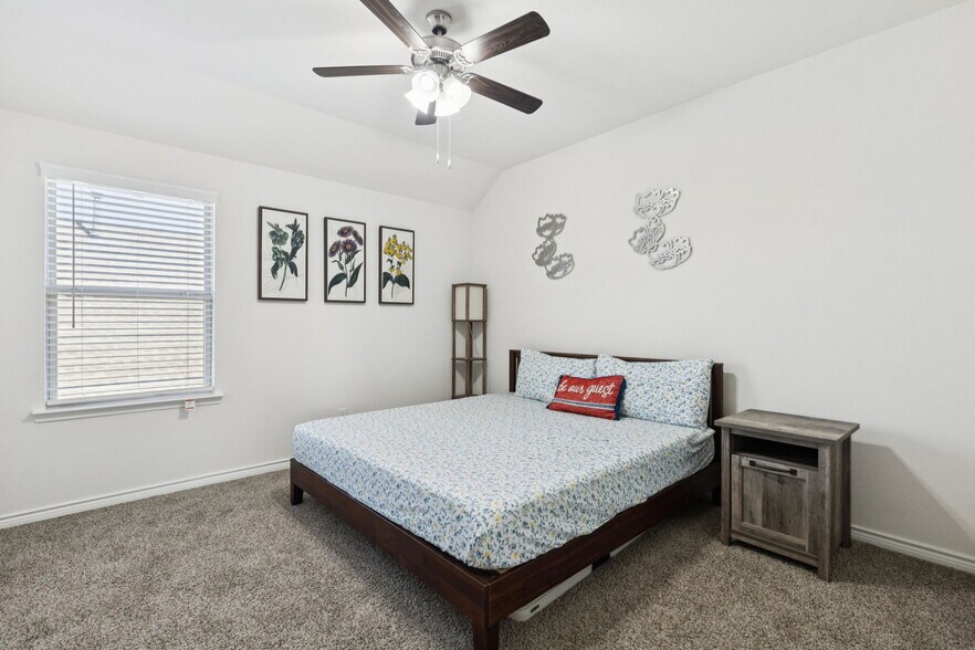 Building Photo - 11112 Canyon Oak St