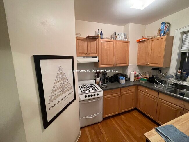 Building Photo - 4 Park Vale Ave