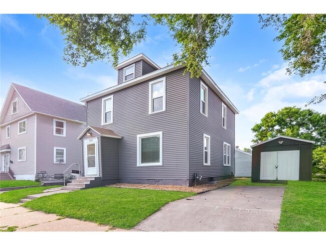 Building Photo - 613 17th Ave NE