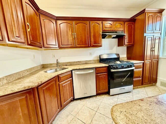 Building Photo - 204 Olean Ave