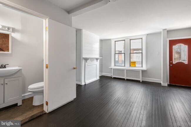 Building Photo - 2341 Watkins St