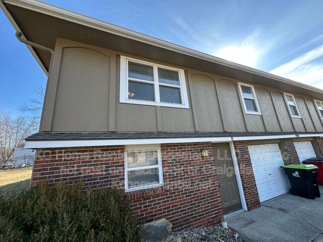 Building Photo - 405 NE Westwind Dr