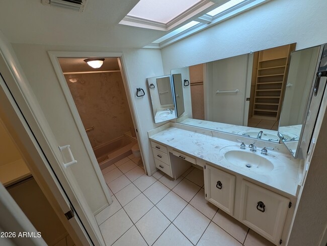 Building Photo - 5650 N 78th Pl