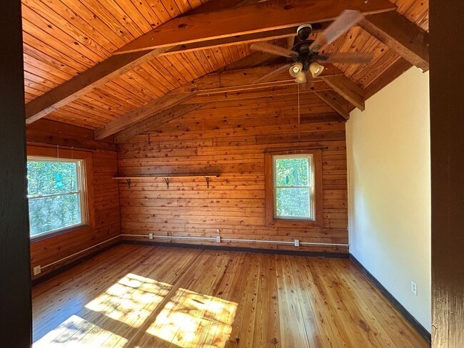 Building Photo - SECLUDED CABIN SANCTUARY!