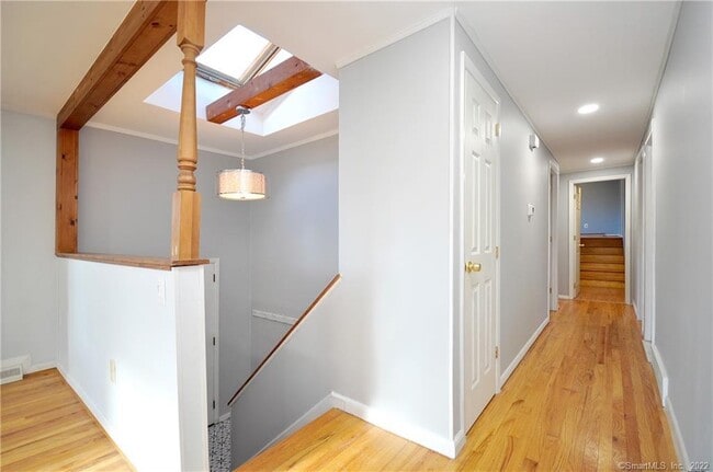 Building Photo - 44 Simsbury Manor Dr