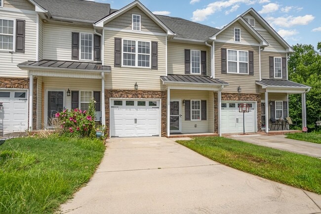 Building Photo - 1st Month Rent Free! - Spacious 2-Story To...