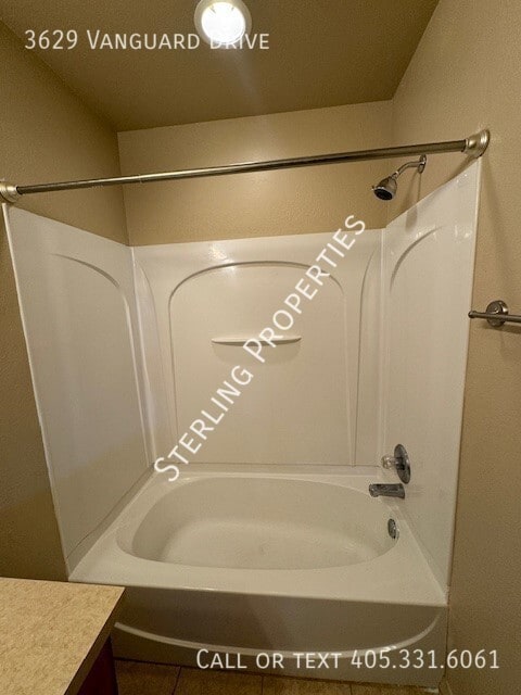 Building Photo - 3629 Vanguard Dr