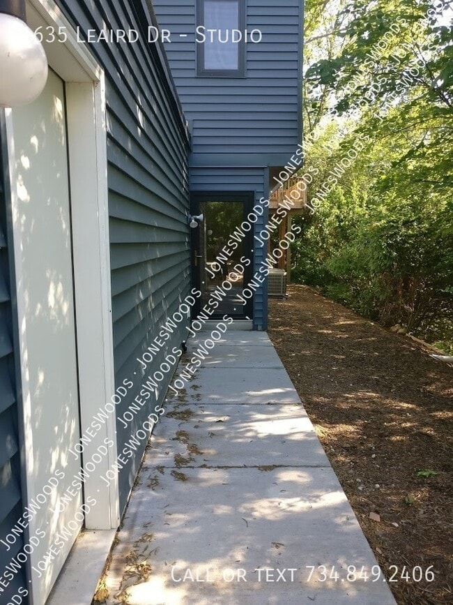 Building Photo - 1635 Leaird Dr
