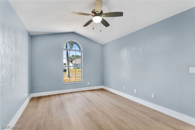 Building Photo - 1715 NE 2nd Ave