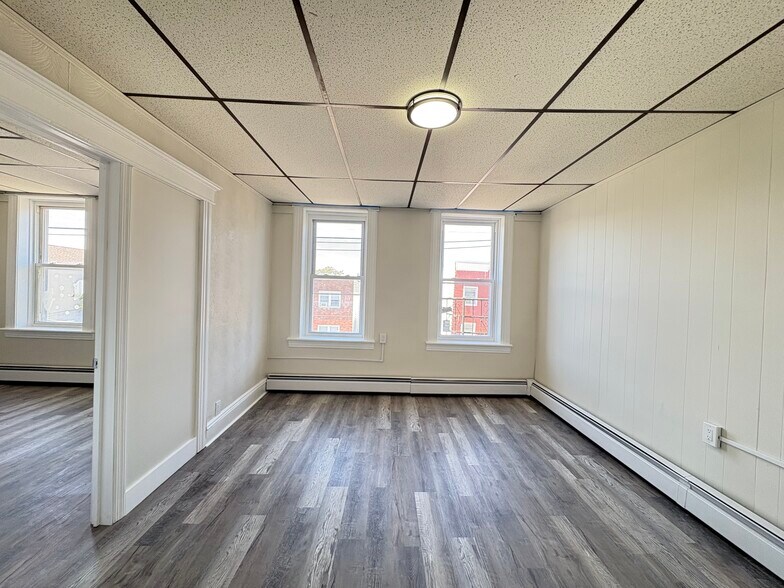 938 W Side Ave #4 - 945 W Side Ave