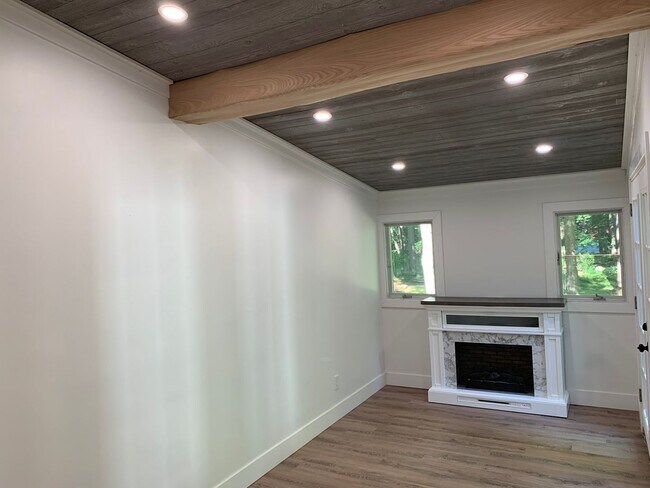 Building Photo - 3 Bed 1 Bath House Topsham