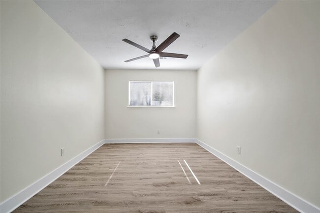 Building Photo - 5303 Bay Pines Dr