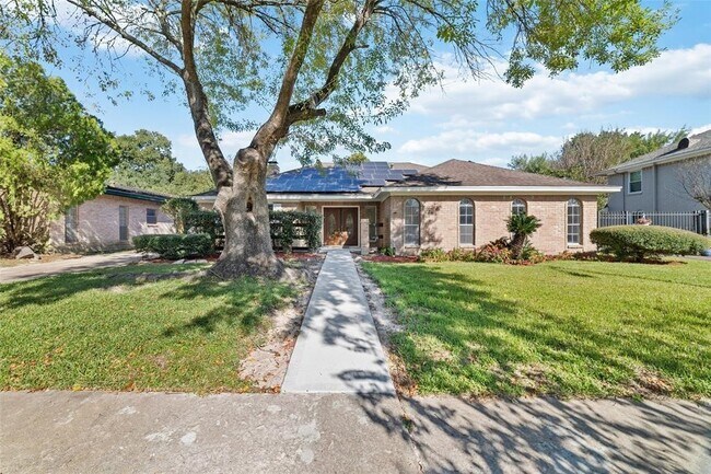 Building Photo - 22122 Woodrose Dr