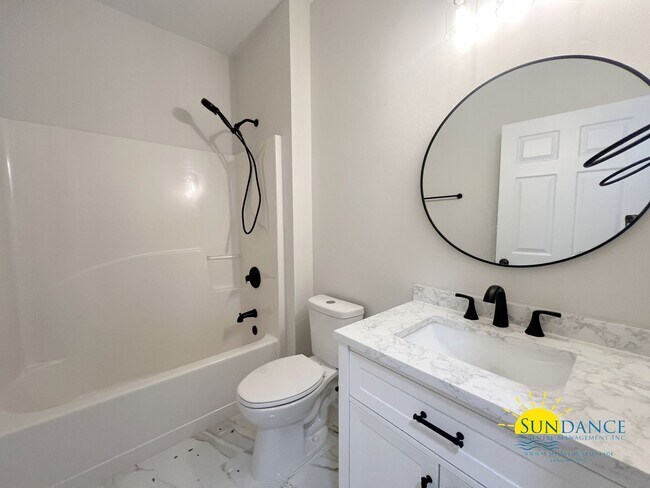 Building Photo - 3 Bedroom Smart Solar Home in Crestview!