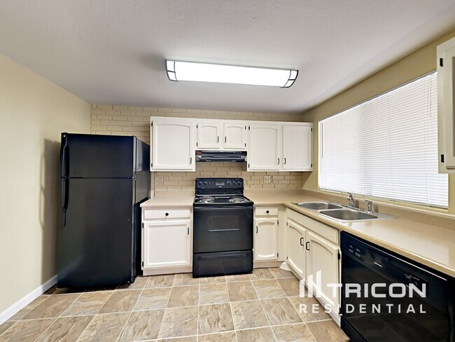 Building Photo - 1507 W El Monte Pl