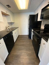 Building Photo - UT PRE-LEASE: 3 bed/2 bath Condo w/ Fireplace, Cathedral Ceilings in bedrooms