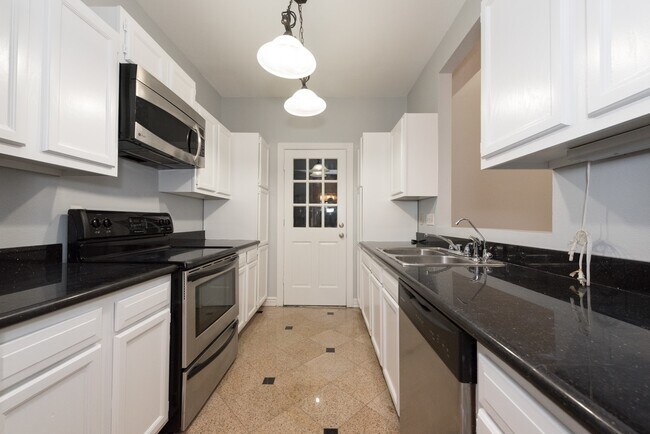 Building Photo - 1112 Bering Dr