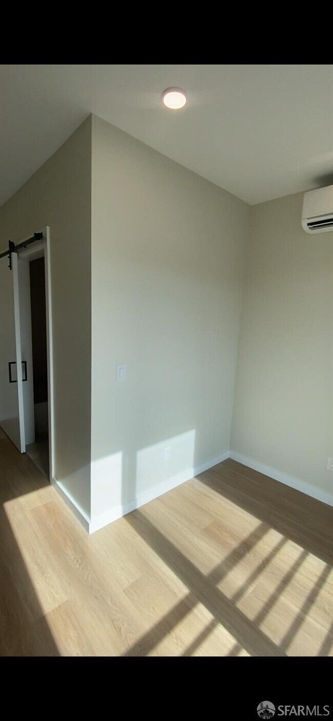 Building Photo - 811 Valencia St