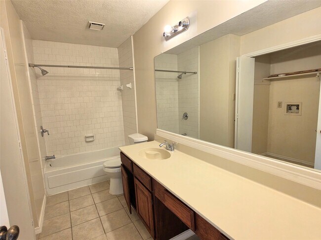 Building Photo - 13939 Plantation Valley Dr