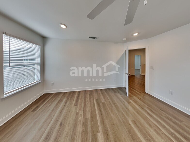 Building Photo - 50 Pointe Dr