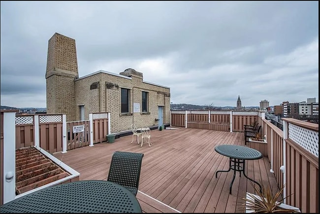 Building Photo - 372 S Highland Ave