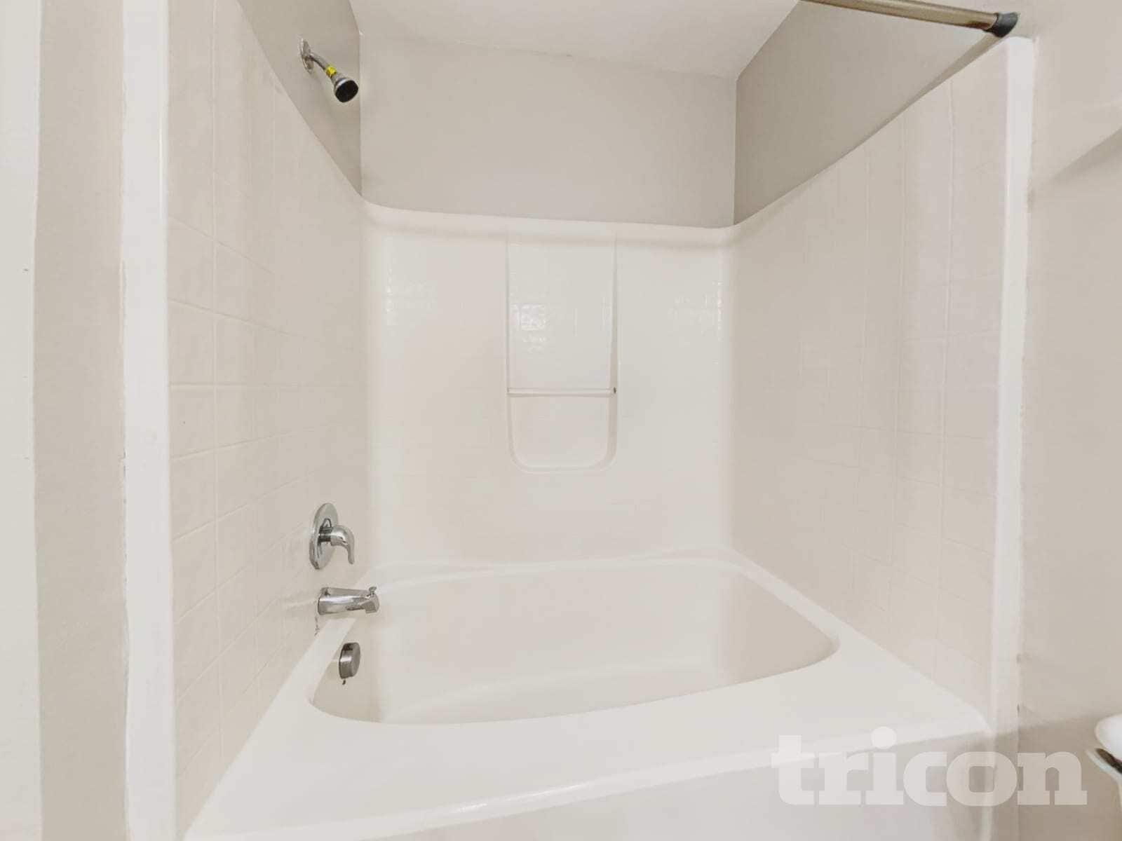 Building Photo - 164 Larchmont Dr