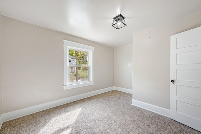 Building Photo - Beautiful 3 bedroom home in Aliquippa available August 1!