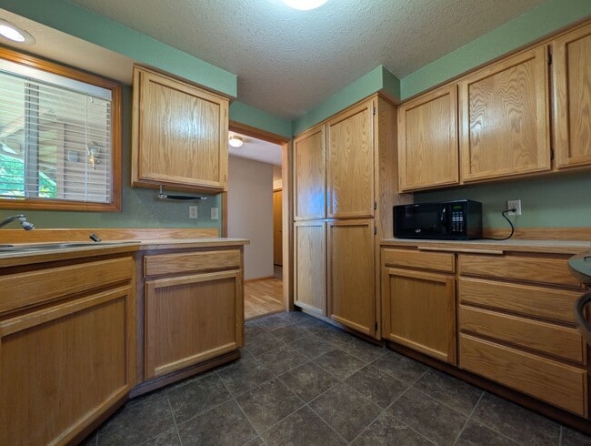 Building Photo - Wonderful 3-Bedroom, 2-Bath Home With Large Yard & A/C!