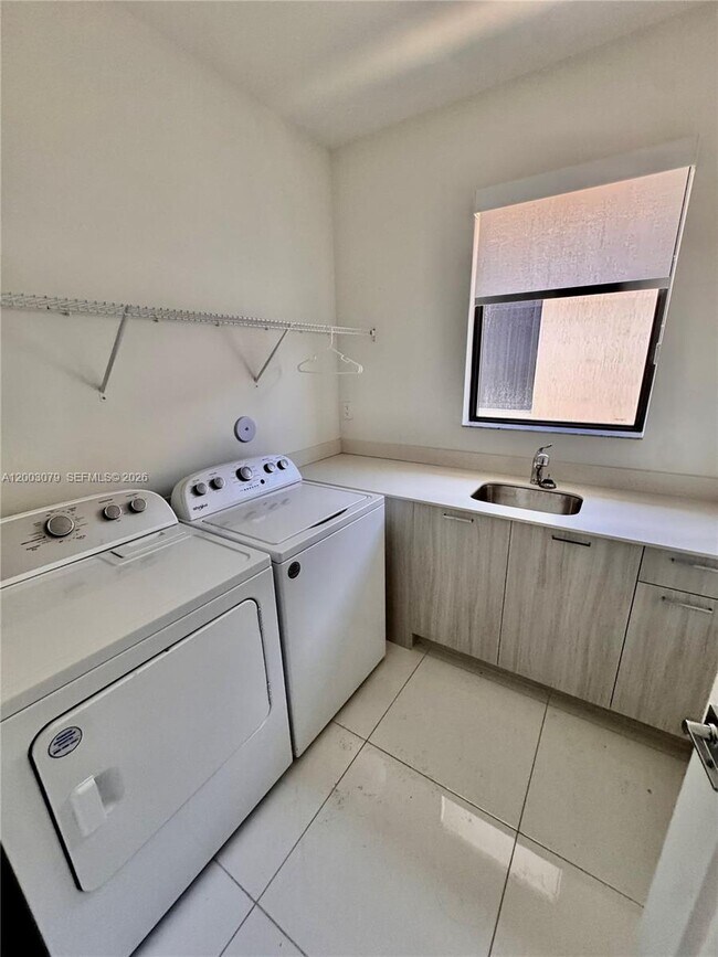 Building Photo - 8108 NW 48th Terrace