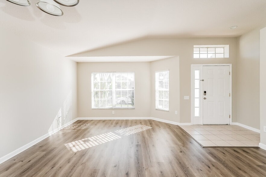 Building Photo - 30441 Annadale Dr