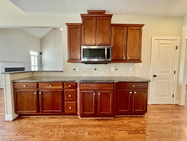 Building Photo - 4 Bed, 2 Bath Nest With Pool In Mariner's Pointe