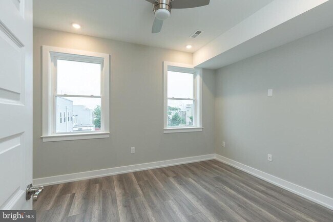 Building Photo - 139 W Huntingdon St