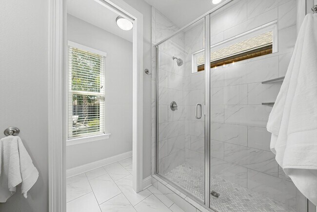 Building Photo - 526 Meadow Lake Dr