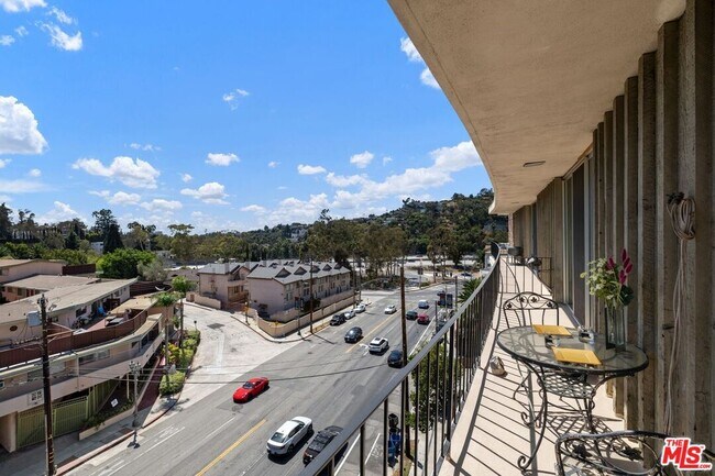 Building Photo - 2260 N Cahuenga Blvd