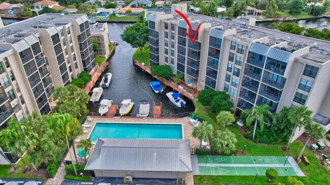 Building Photo - 21 Royal Palm Way