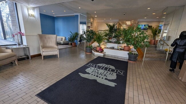 Building Photo - Cozy 1 Bed 1 Bath Condo In Vibrant Pavilion On The Park