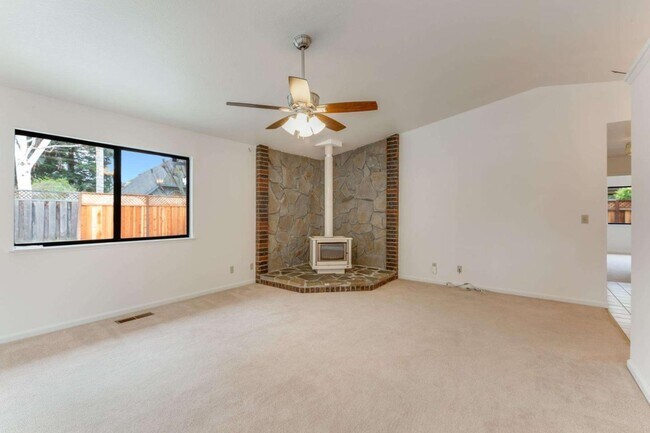 Building Photo - 431 Paul Dr