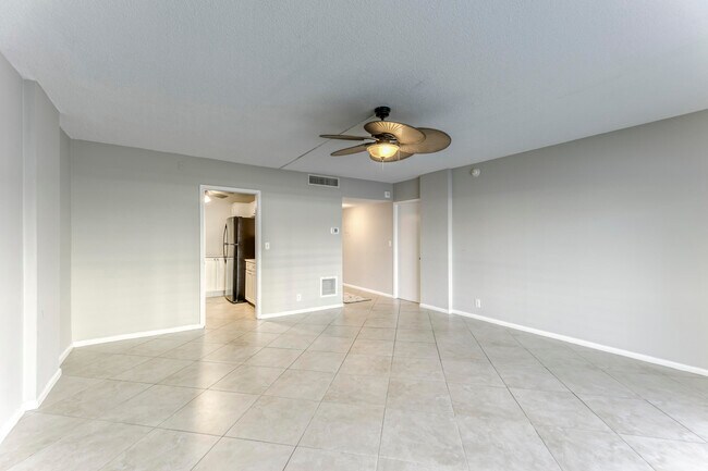 Building Photo - 2900 NE 30th St