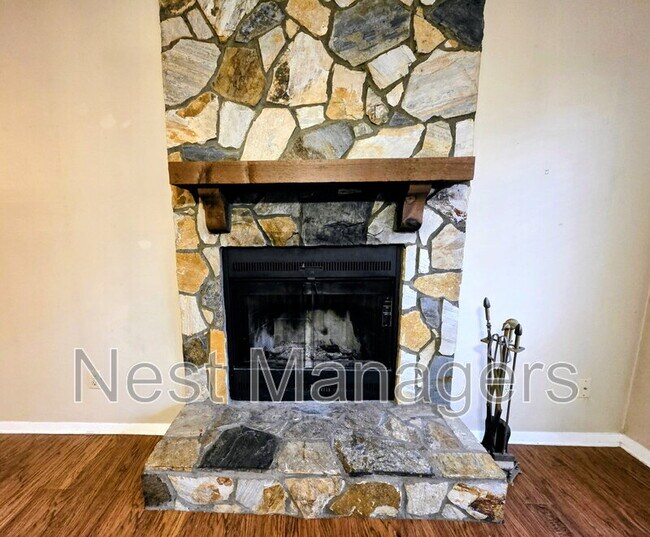 Building Photo - 1861 Tryon Dr